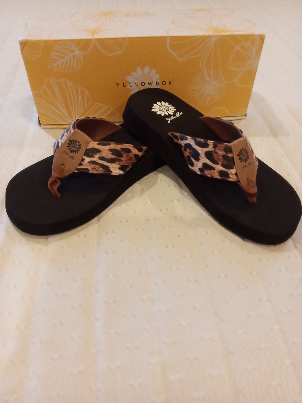 Yellow Box Women’s Leopard Print Black Flip Flop Sandals Sz 7.5 NWB